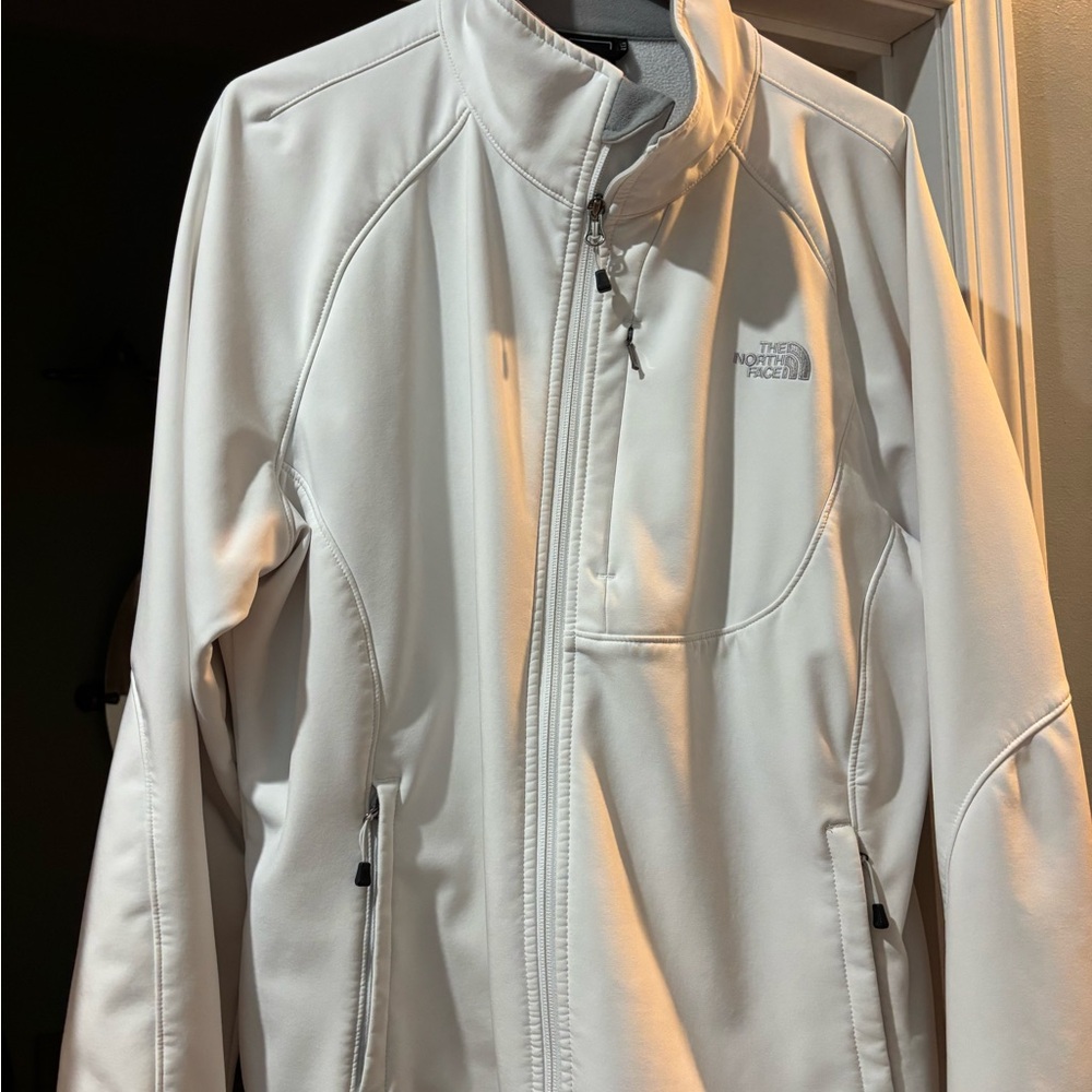 Women’s The North Face jacket.